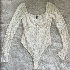 Wild Fable light beige/white lace bodysuit